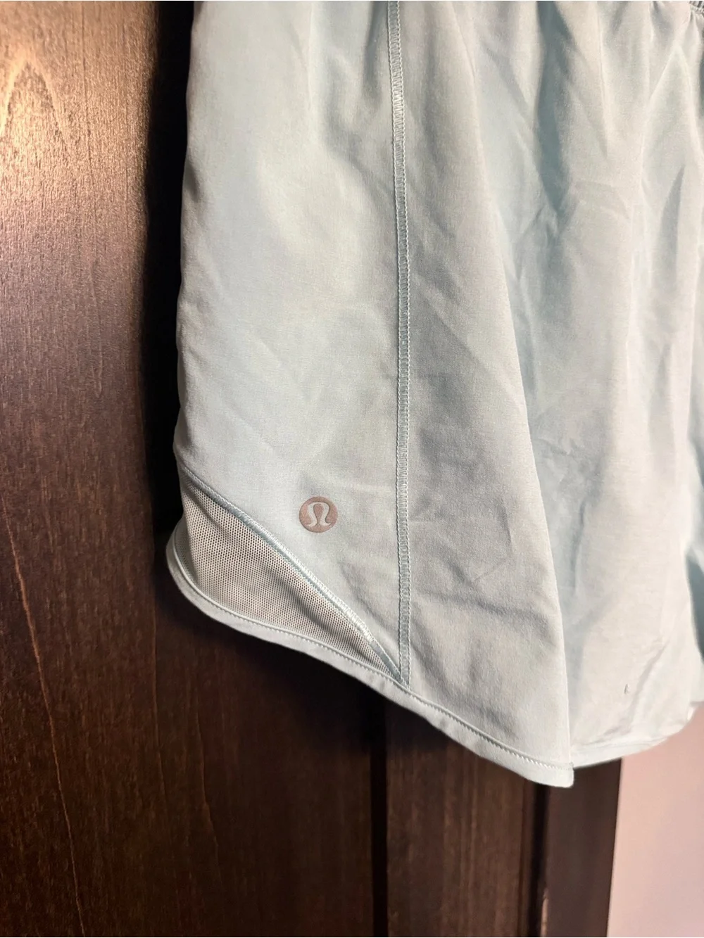 Lululemon Hotty Hot Low-Rise Shorts 2.5